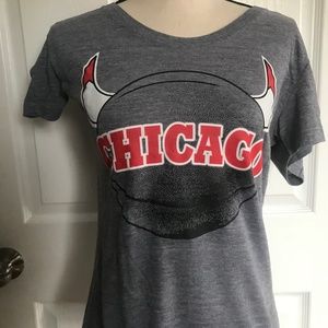 Chicago Bulls Basketball NBA Women's Gray T-shirt Size Large